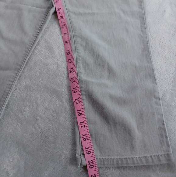 Canyon River Blues Women's Denim Capri Gray Jeans Size 12 Mid Rise. - Picture 8 of 10